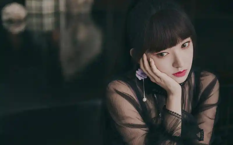 程潇透视黑纱裙图片-美女壁纸-高清美女图片-第2图-娟娟壁纸