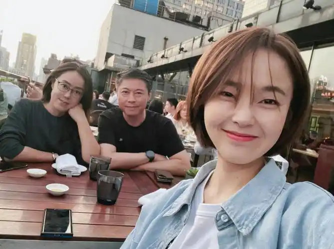 演员张佳宁:从小父母离异,不原谅生父20年,如今34岁单身恐婚 - 娱乐