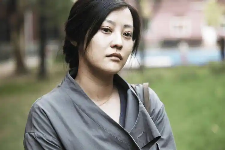 与刘烨离婚5年后,她独自带着双胞胎儿子生活,女明星现在后悔吗?