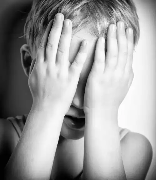 烦恼的儿童高清图片