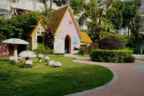 广西医科大学幼儿园大五班毕业典礼邀请函