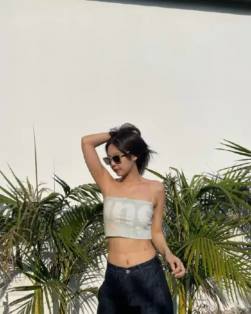 jennie 绝美内衣照曝光!千万网友点赞纯欲天花板!