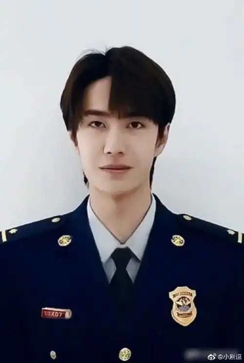 电视剧[超话]##军装超a的男明星# 王一博. 来自学叔 - 微博