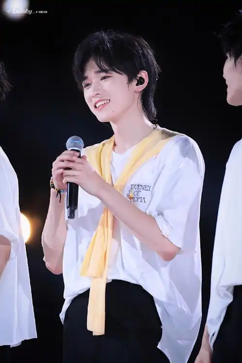 宋亚轩 二十撷彩行舟漫海##宋亚轩0304生日快乐