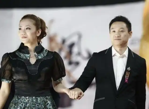 开始交往的王媞,为了讨好肖钦的喜欢,两人经常一起逛