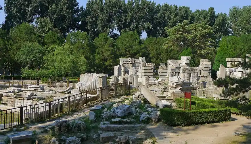 p>圆明园遗址公园位于北京市 a target="_blank" href="/item/海淀区