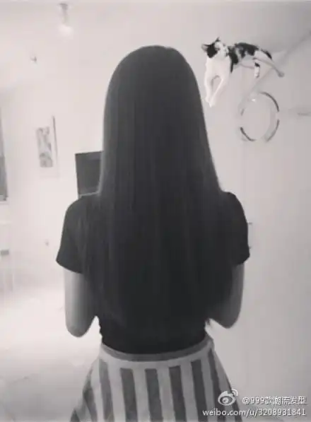 没有任何修饰的长直发