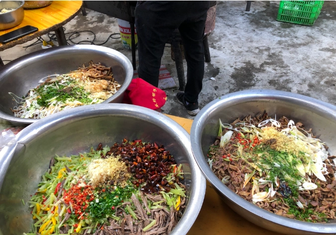 陕西长安农村流水席早上臊子面中午正席16个菜