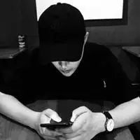 黑白男生头像高冷气质高清【点击鼠标右键下载】