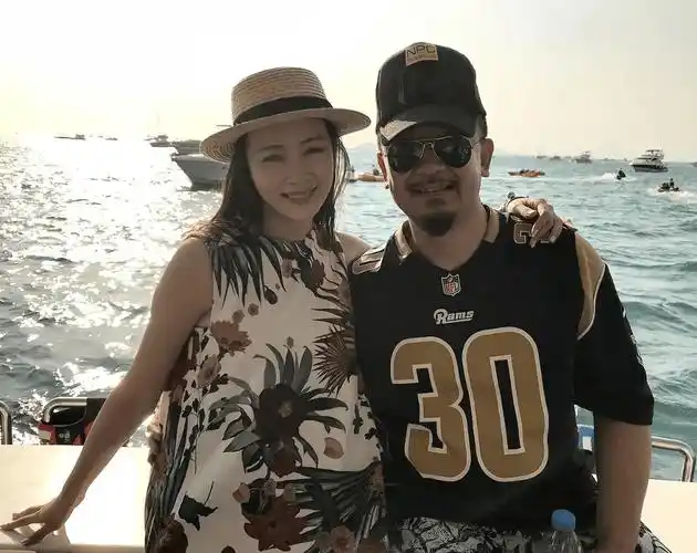 黄海波老婆曲栅栅,他落魄时不离不弃,养夫十年,如今终苦尽甘来