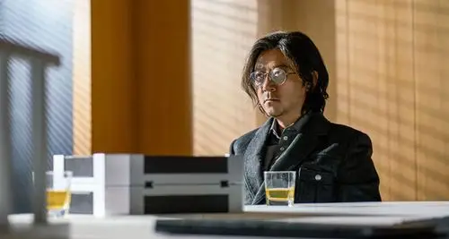 梅婷,范伟特别出演,王迅友情出演的犯罪悬疑电影《欲念游戏》曝光了