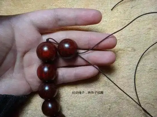 简单的手串打结方式,手残党也能学会_编绳手链_中国结百科问答