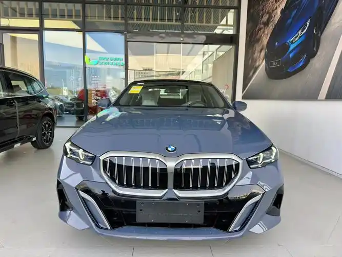 新款宝马5系来啦#宝马 #2024款5系 围观 - 抖音