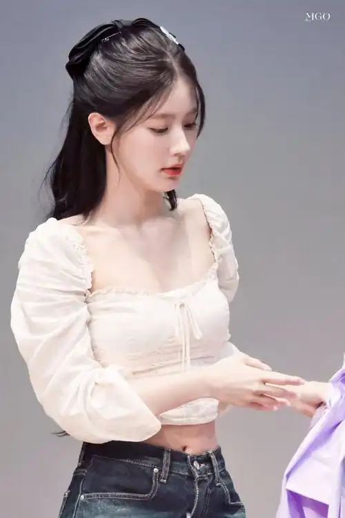 jimmychoo全球品牌形象代言人赵美延##赵美延power主唱