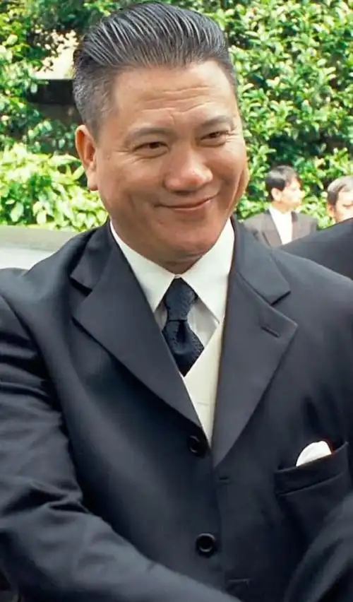 万梓良现身曾志伟妻子葬礼大背头穿皮衣发福严重李修贤也老了