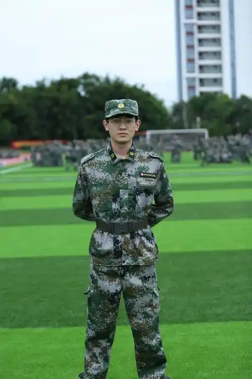 新兵风采4热血男兵铁骨铮铮