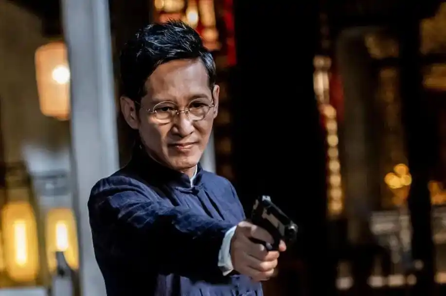 王劲松老师是属于大气晚成的演员,一部《破冰行动》让大家认识