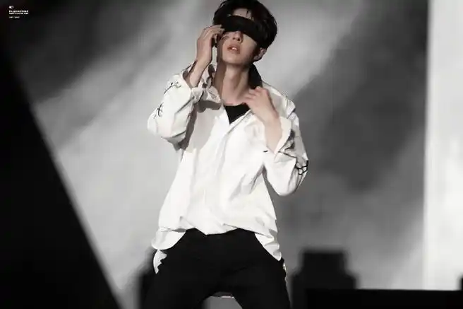 考古爱豆舞台名场面##王一博蒙眼舞