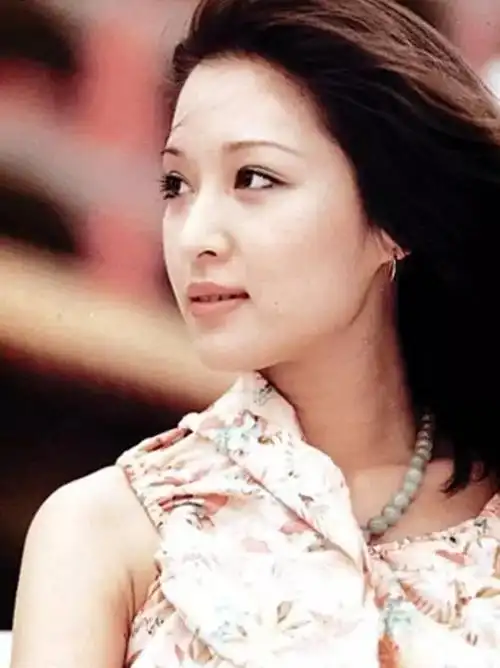 胡因梦:恋足前夫30年的纠缠,私密事曝光,她如何淡然一生?