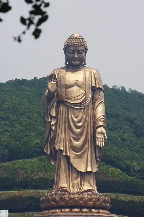 灵山,是南无本师释迦牟尼佛,南无毗卢遮那佛(大日如来),南无卢