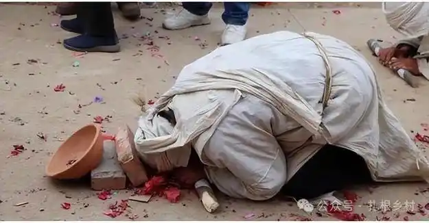 农村丧事规矩"摔孝盆":应该由谁来摔?摔不碎怎么办?