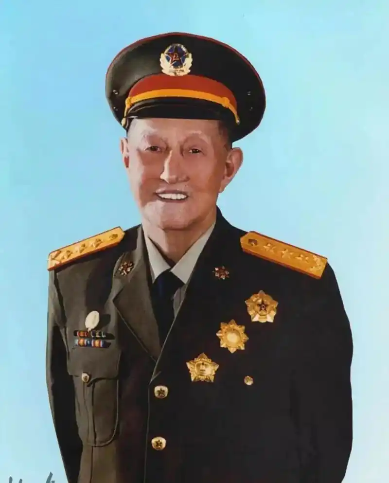 中国唯一被授予两次上将军衔的洪学智将军 - 抖音