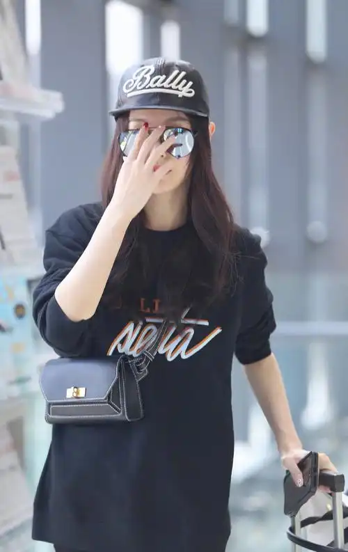 唐嫣图片 唐嫣甜美机场照图片[5/6]_明星_美桌网