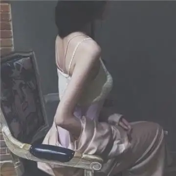 2020性感骚气头像女生头像露肩膀 生活总不是我以为的想象