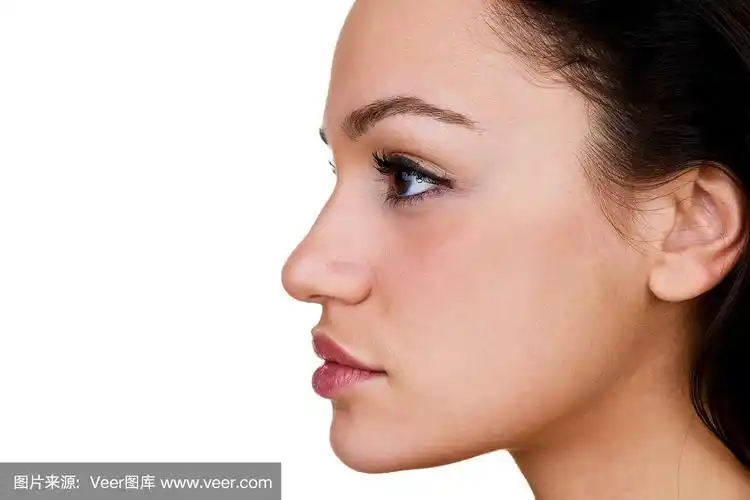 一个美丽女人的侧面