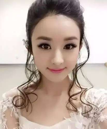 圆脸比瓜子脸好看?赵丽颖告诉你别天天想着如何瘦脸了!