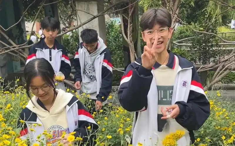 早,勤劳的小蜜蜂～#校园生活 #高中 #校园随拍 #看见音乐计划 #清新区