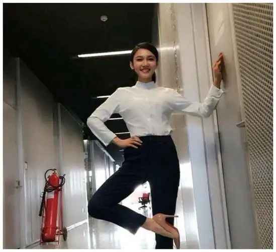 别吐槽龙洋,诗词大会上,董卿也有接不住问题的时候