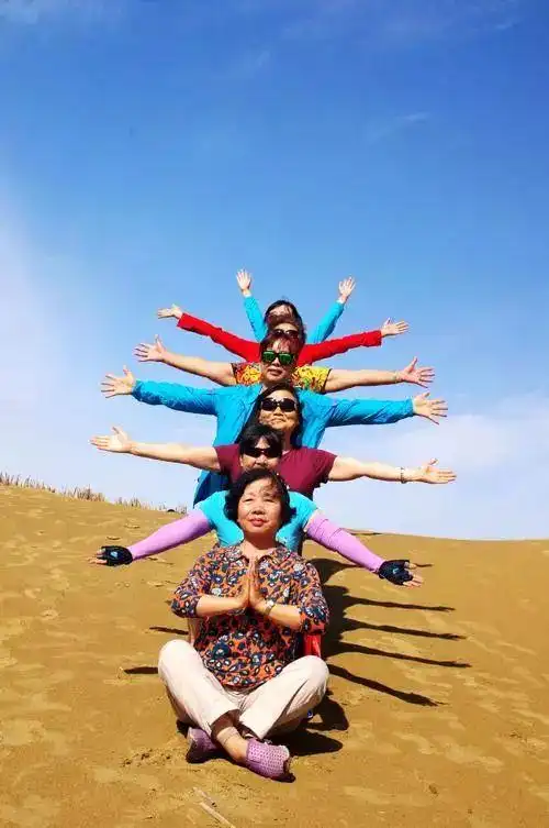 这群中国大妈拍照姿势火遍全国!偷学的20个拍照招式快收好!太优美了!