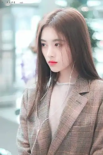 鞠婧祎的甜美穿搭,甜美性感气质出众