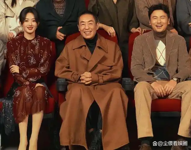 一部电影人情世故江湖地位都在这张合照上体现得淋漓尽致