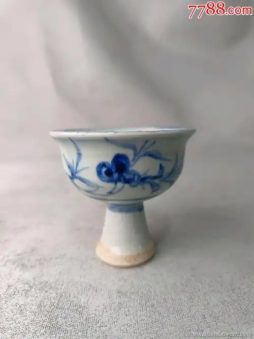明代青花高足杯