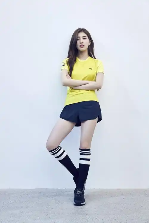 韩国艺人裴秀智公开了一组为某品牌拍摄的画报.