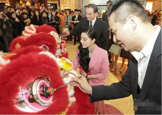 真相范冰冰怀孕吴铁军结婚阿婆爆包养传闻李晨分手实情