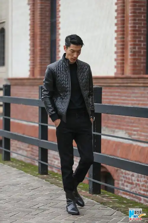 新晋男神张亮米兰街拍演绎宝姿秋冬风尚9