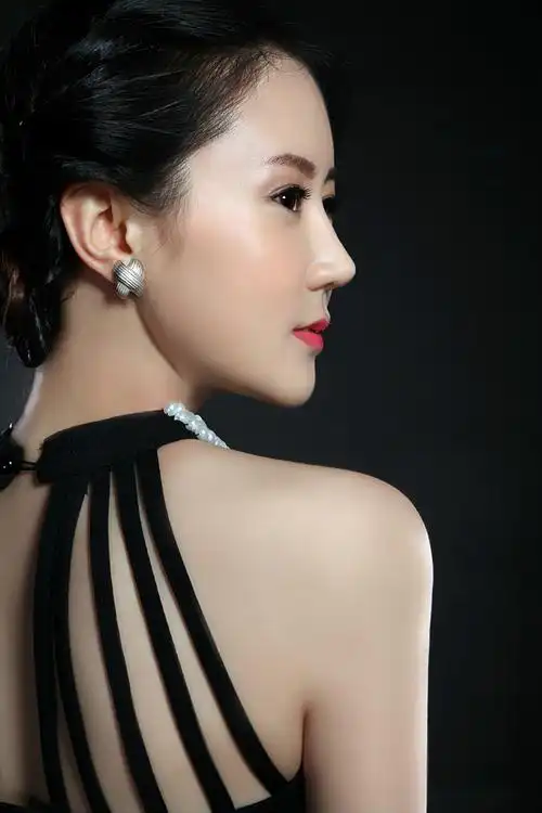 【转载】美女李冰