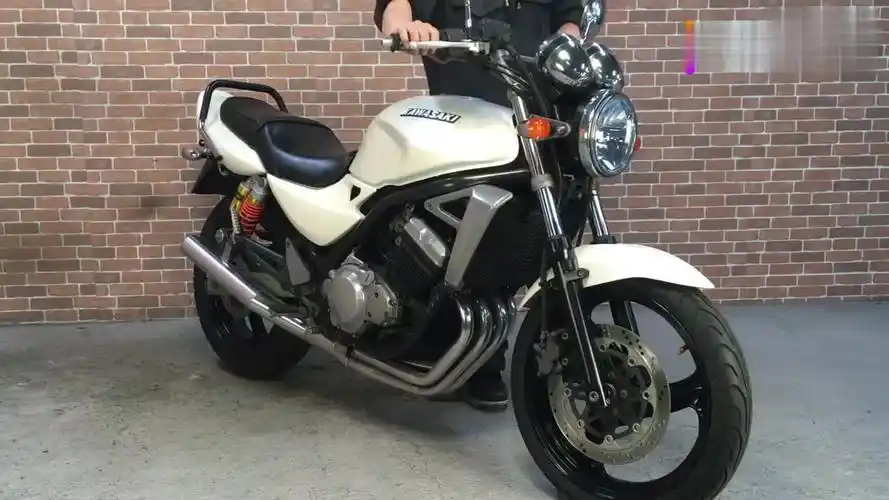 罕见的川崎四缸250,最高转速两万,声浪不输cb400,感觉如何?