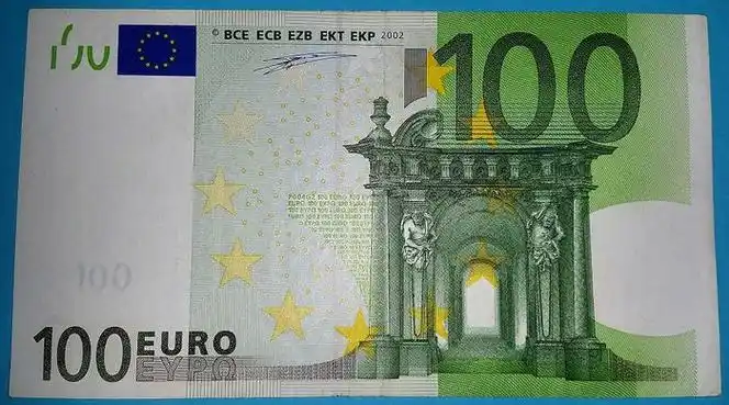 p> b>一百欧元纸币 /b>( b>100 /b>)是第三大面额及第三大尺寸(147