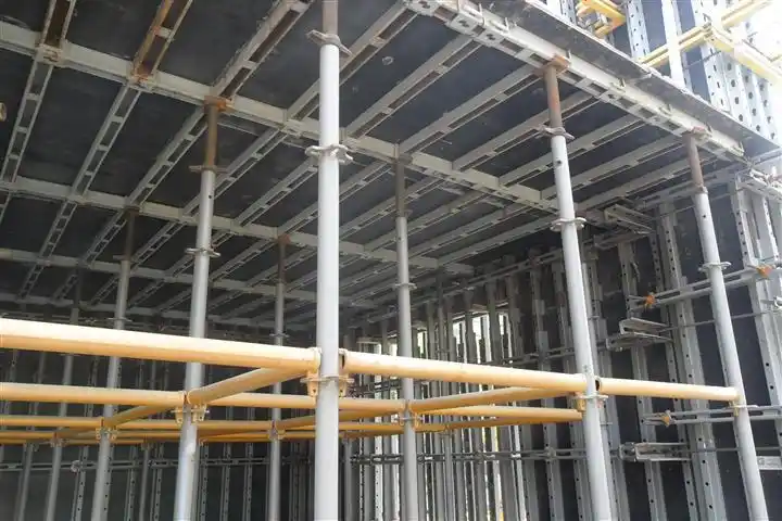 轮扣式脚手架代替传统扣件式钢管脚手架和碗扣式钢管脚手架,目前在