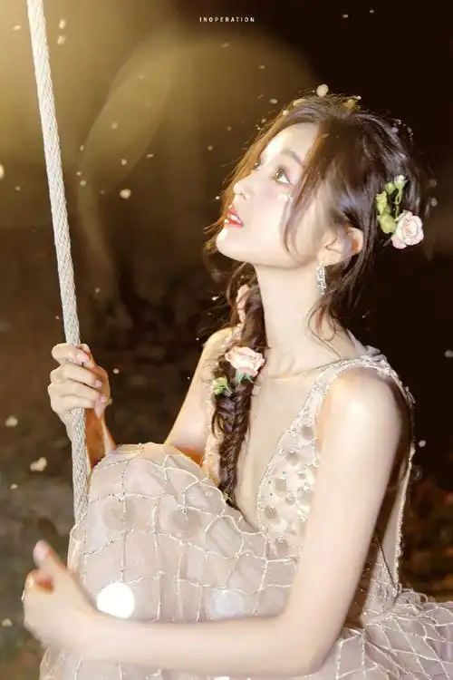 吴宣仪超话我被光所诱惑90#gq红毯#|#gq好多人鱼公主#@吴宣仪_betty