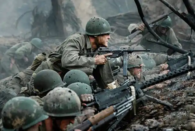 自动火力齐全的美国大兵们