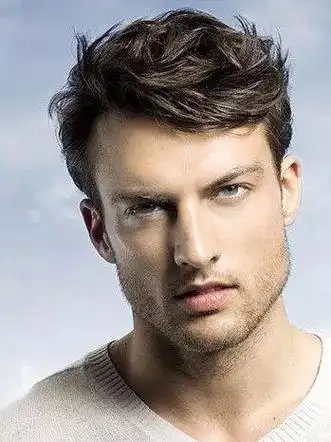 脸方的男生适合什么发型男生大多数脸型都比较方脸,配合短发发型令人