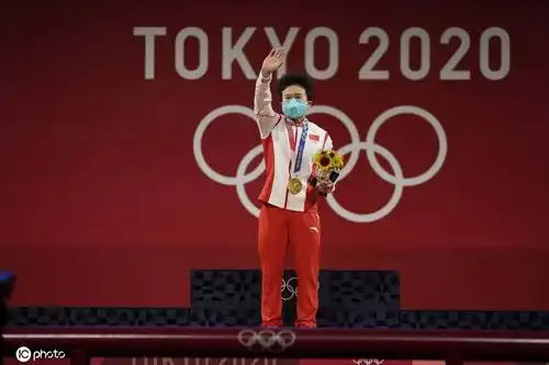 东京奥运会女子举重49公斤级颁奖仪式侯志慧夺冠