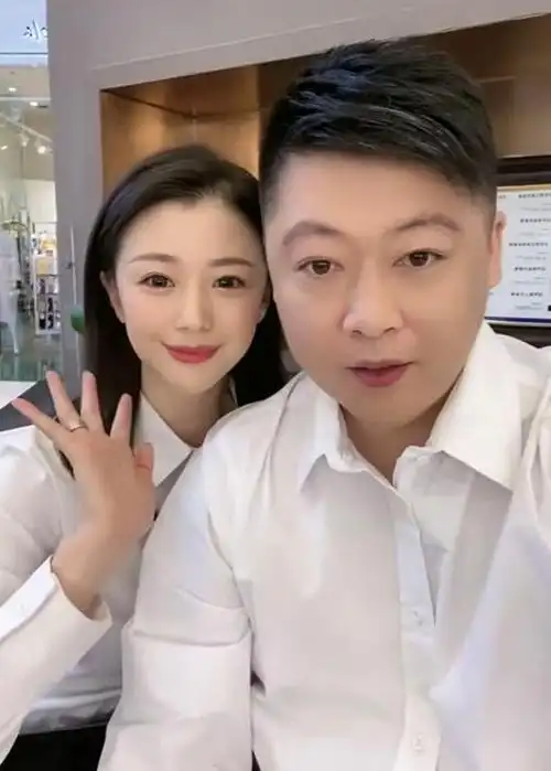 谢永强私生活曝光手持棍棒训练娇妻颜值不输王小蒙