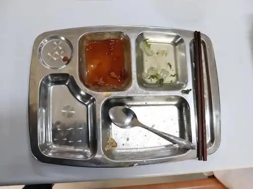 与礼同行走进学校食堂学习就餐礼仪