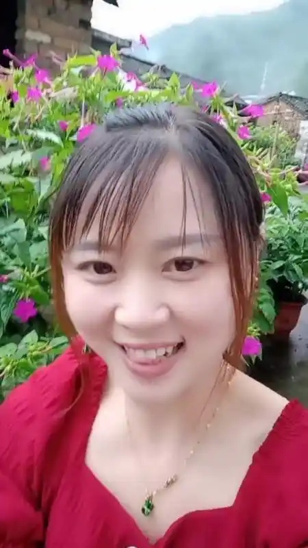 半晚的花开的很好看亲友们半晚好农村素颜